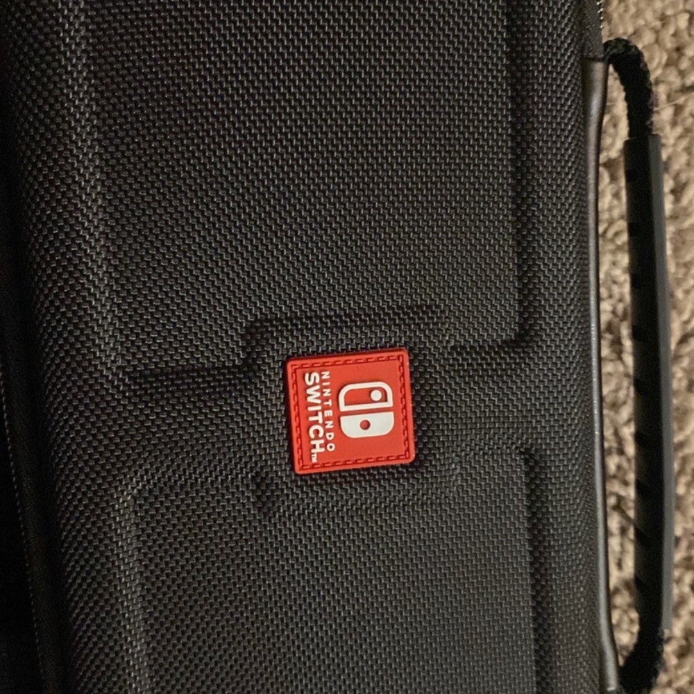 Nintendo Switch - Picture 5 of 9